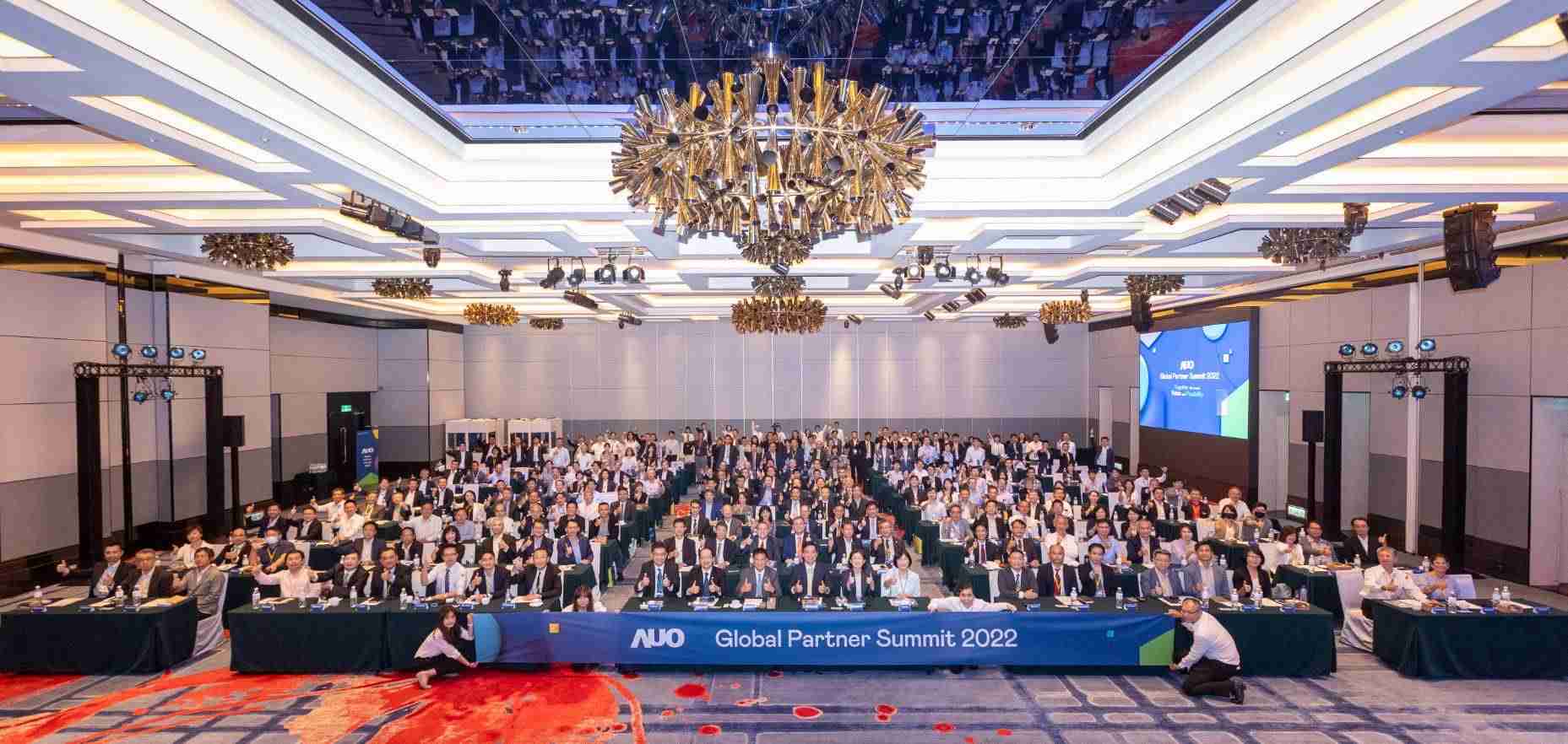 友達推動「安心、、、、創新、、、用心、、、、同心、、、、盡心」五星職旅，，，為菲籍員工打造全方位照護，，，，首度贏得「人權實踐與發展領袖獎」殊榮