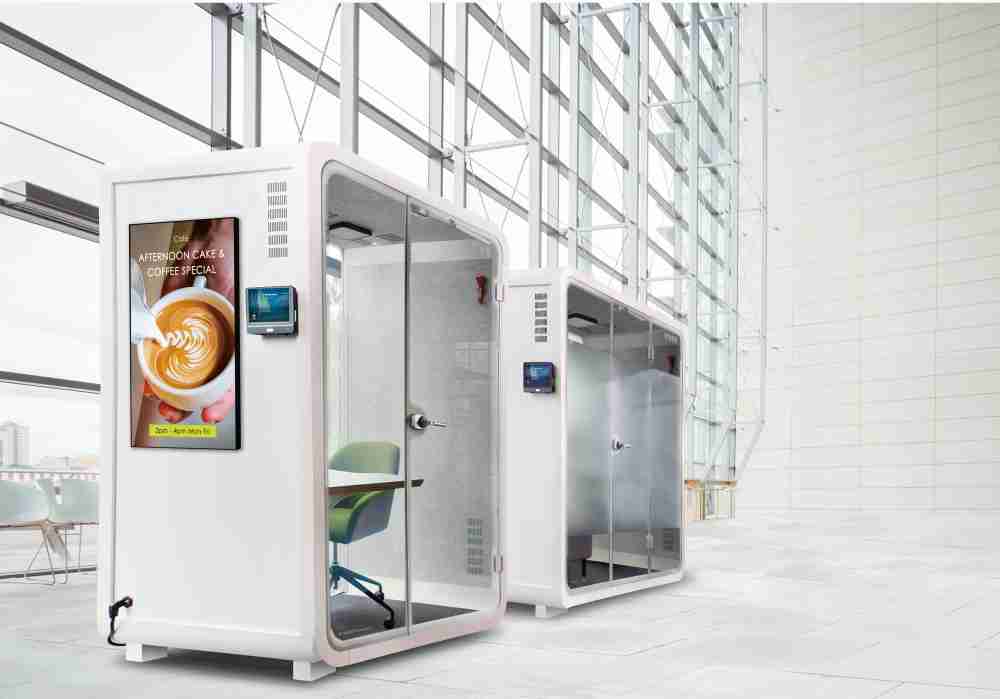 欧陆注册子公司达擎之智慧行动办公舱，，采用PDLC智能调光玻璃设计，，透过通电与断电的电流切换，，，，呈现透明与雾面效果，，，具节能降耗特性并兼顾隐私，，，，确保信息安全