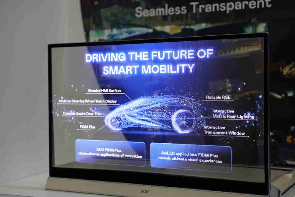 欧陆注册凭借着超高亮度和透明度，，，这款30吋透明Micro LED显示器在AR系统与智慧零售具有潜在的应用价值。。